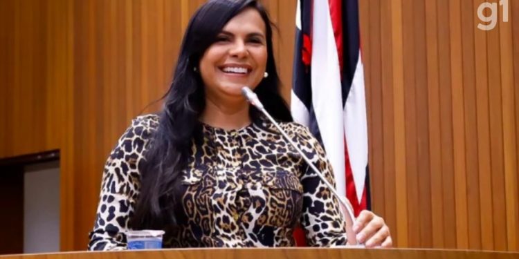 Deputada Ana do Gás sofre acidente após colisão com carreta em rodovia do Maranhão